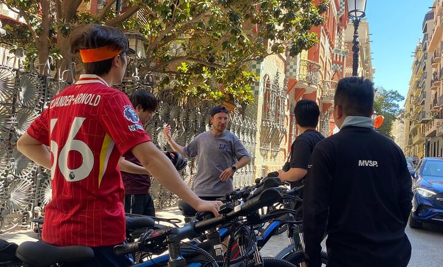 Image 3: Barcelona al Tibidabo: Gemas ocultas y vistas panorámicas Tour en b...