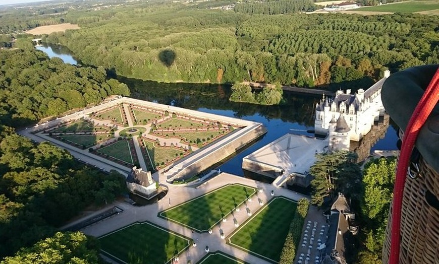 Image 2: Vol en montgolfière dans la vallée de la Loire au départ d'Amboise