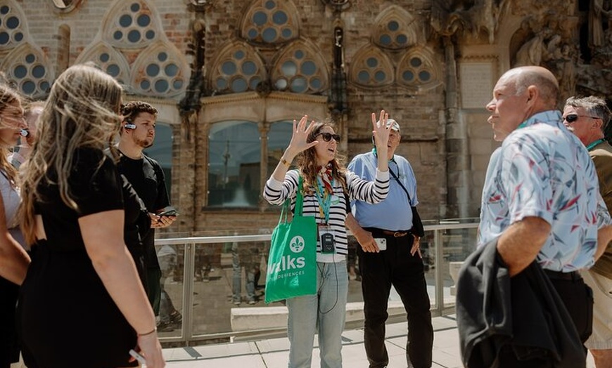 Image 11: Barcelona En un día Sagrada, Park Güell, casco antiguo y teleférico