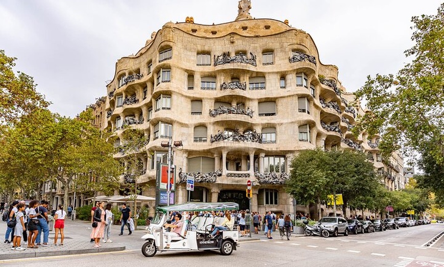 Image 7: Tour de Bienvenida a Barcelona en Eco Tuk Tuk Privado