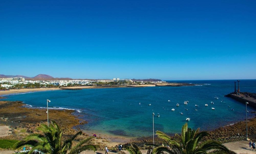 Image 28: ✈ LANZAROTE | Costa Teguise - Galeón Playa 3*, 4 nachten - Stadscen...