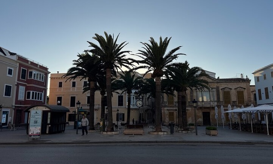 Image 3: Exclusivo tour privado a pie por Ciutadella