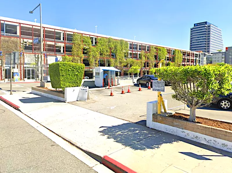 Parking at [SQ46] 212 W. California Ave. Lot