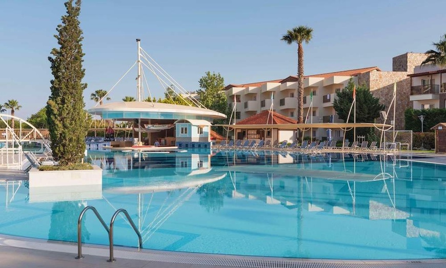 Image 2: ✈ IZMIR ET SA RÉGION | Kusadasi - Aqua Fantasy Aquapark Hotel & Spa...