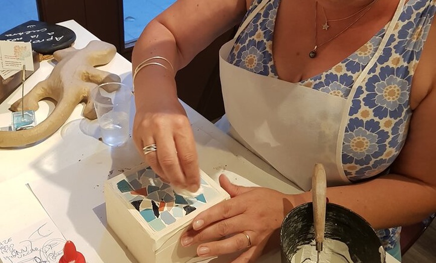Image 5: Taller de Mosaico inspirado en Gaudí junto al Park Güell