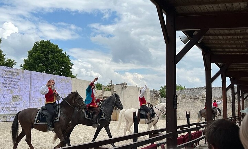 Image 2: Visite de la vallée de la Loire en petit groupe au départ de Paris ...