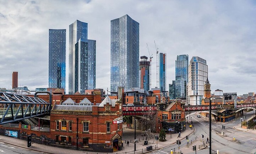 Image 3: Manchester Airport MAN Private Transfer to Manchester City/Hotels