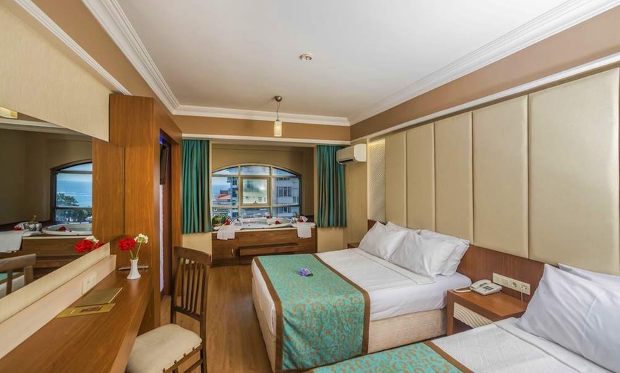 Image 4: ✈ ANTALYA EN OMGEVING | Alanya - Taç Premier Hotel & Spa 4*, 3 nach...