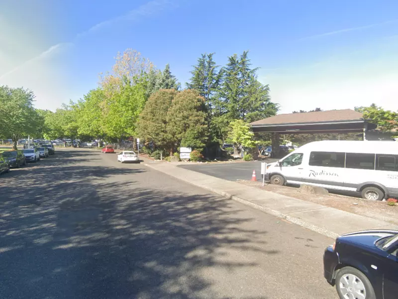 Parking at Radisson PDX Lot