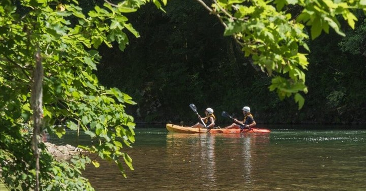 Excursión en kayak por el río Bidasoa en el País Vasco