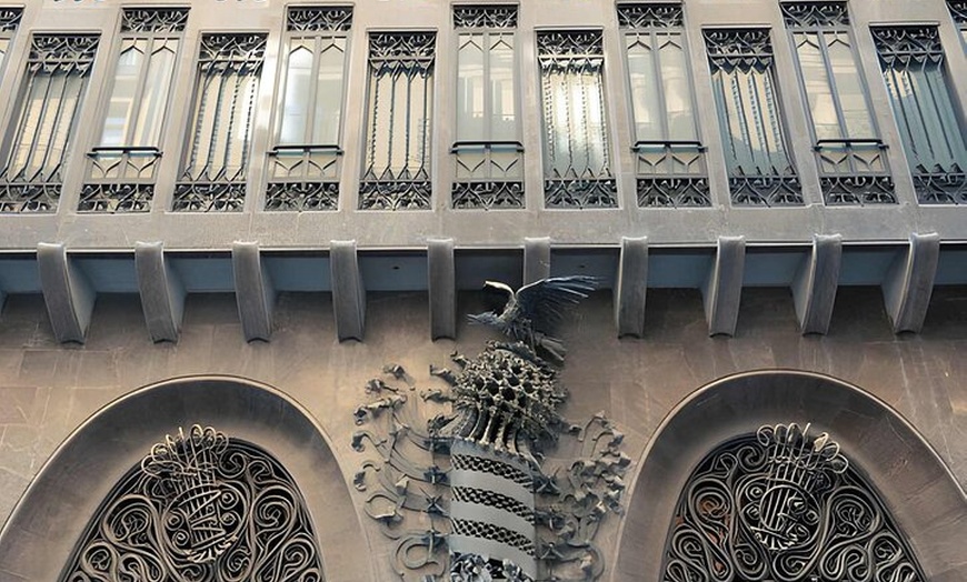 Image 3: Visita guiada a pie por Barcelona Palau Güell