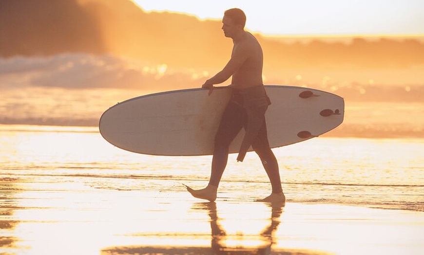 Image 30: Aprende a surfear en las interminables playas del sur de Fuerteventura