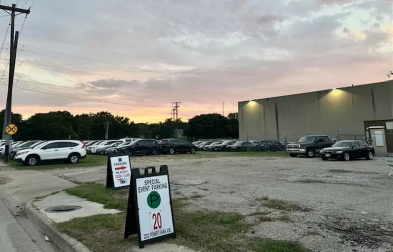 Parking at 3203 S. Pennsylvania Ave. Lot