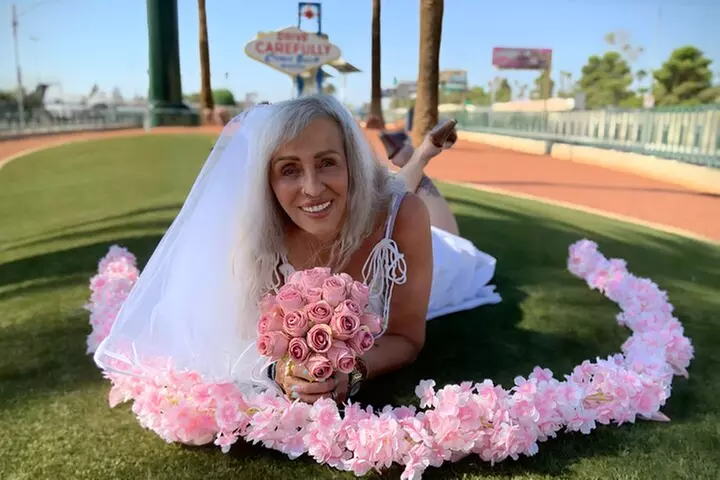 Get Married at the Fabulous Las Vegas Sign + Photos