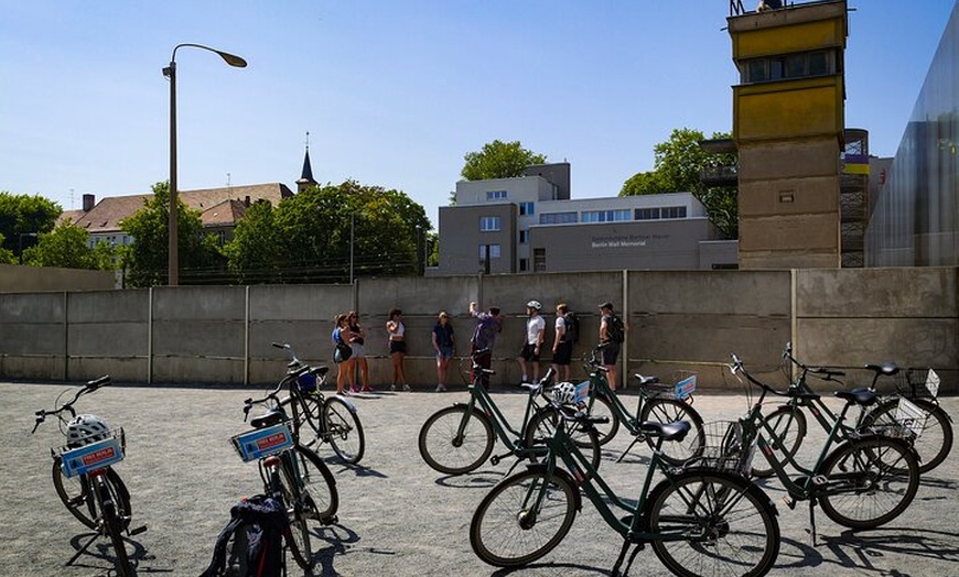 Image 8: Berlin: Schulklassen-Radtour zur Berliner Mauer und zum Dritten Reich