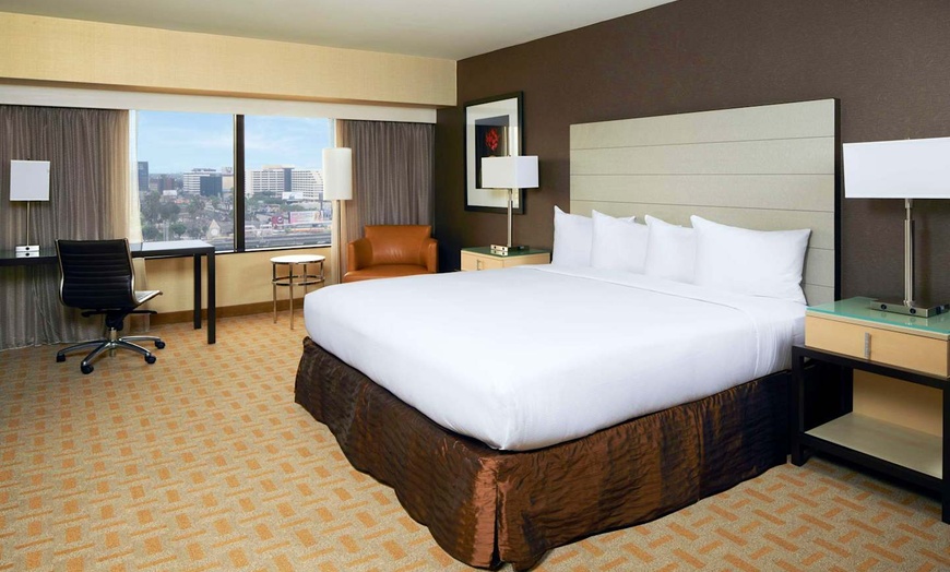 Image 2: ✈ CALIFORNIA | Los Angeles - Hilton Los Angeles Airport 4* - Piscin...