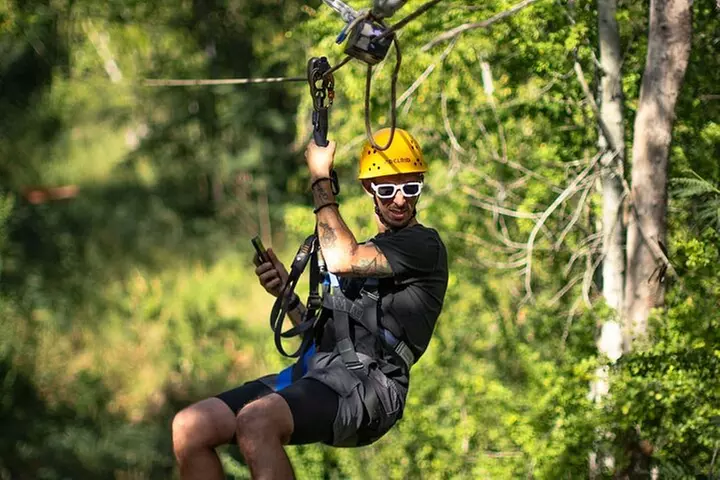 1-Hour 3 Zipline Tour at Coral Crater