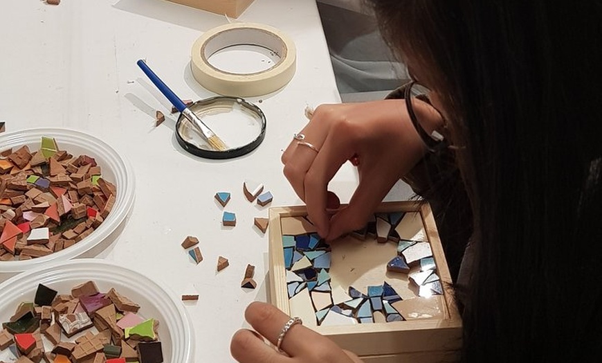 Image 11: Taller de Mosaico inspirado en Gaudí junto al Park Güell