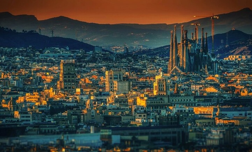 Image 3: Tour privado en grupo personalizable por Barcelona desde el hotel o...