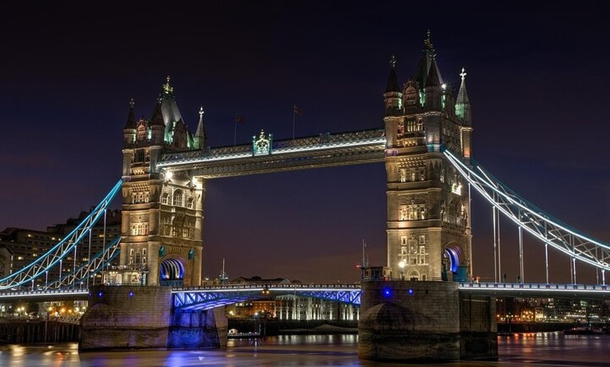 Image 8: New Year's Eve Dinner Cruise with Fireworks Display
