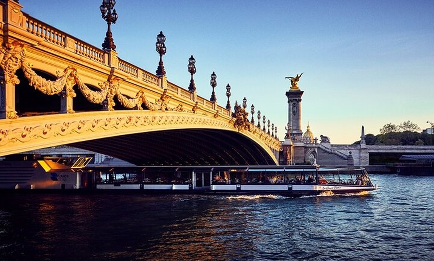 Image 7: Paris Christmas Seine Cruise 3 - Cours Déjeuner et dîner avec vin