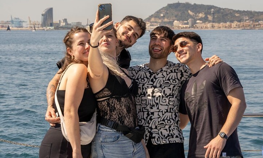 Image 3: Descubre Barcelona desde el mar con bebida de bienvenida!