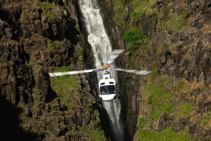60-minute Doors-On Luxury Helicopter Tour in Kauai - Second Medium
