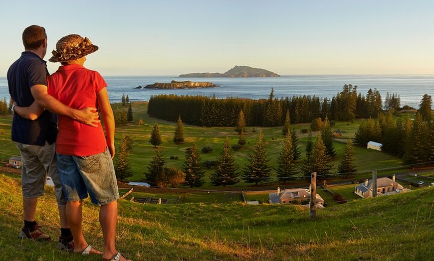 Image 8: Island Orientation Package incl. Return Airport Transfers & Tour