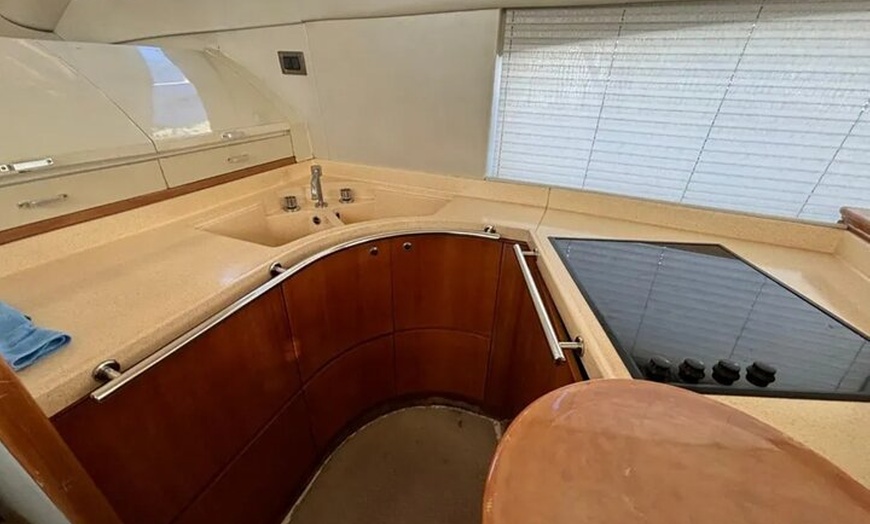 Image 8: Torrevieja Sunset en Yate de Lujo Azimut 16 metros