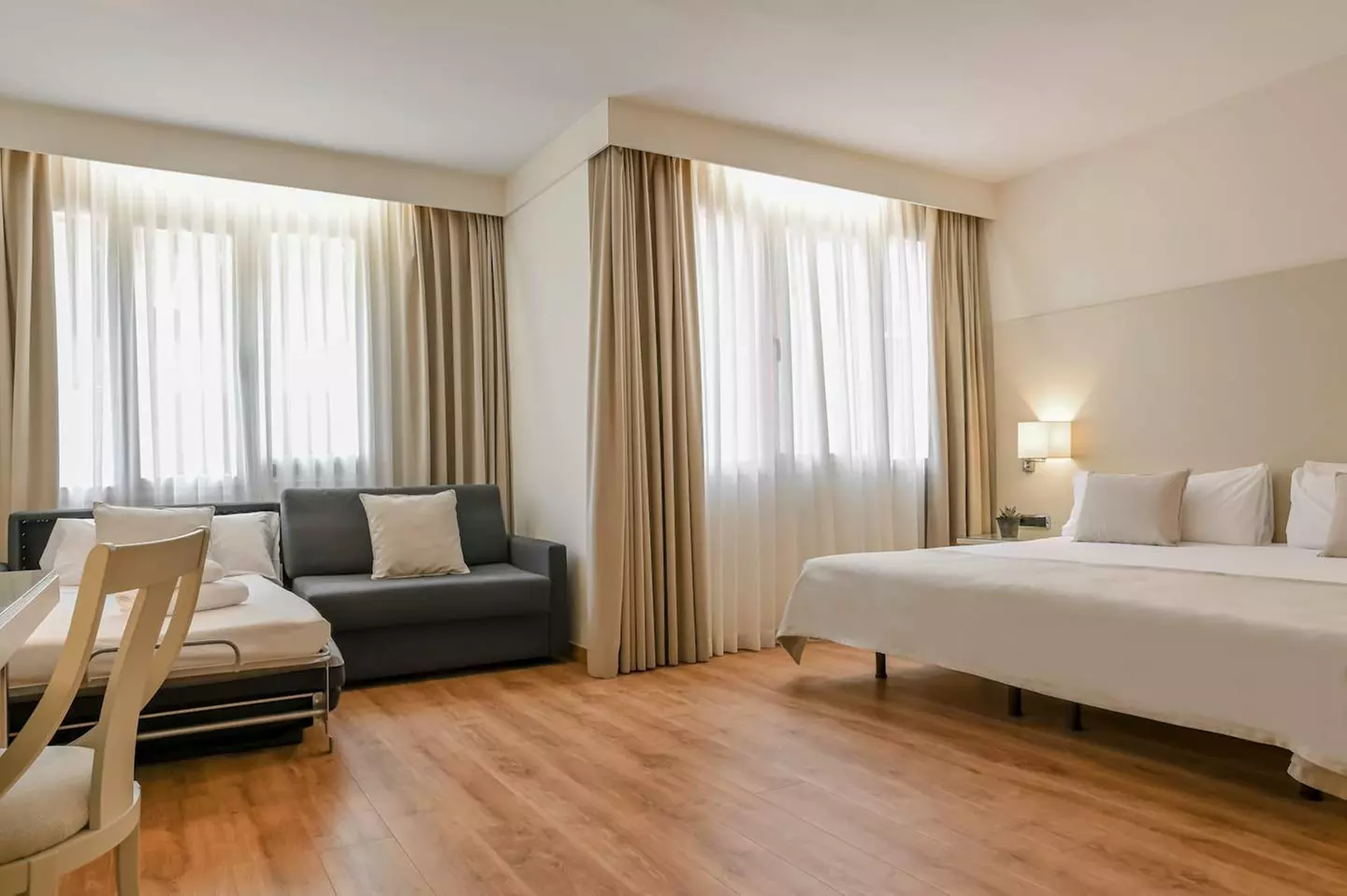 ✈ SPANIEN | Barcelona - Mariano Cubi Aparthotel Barcelona 4*, 2 Näc...