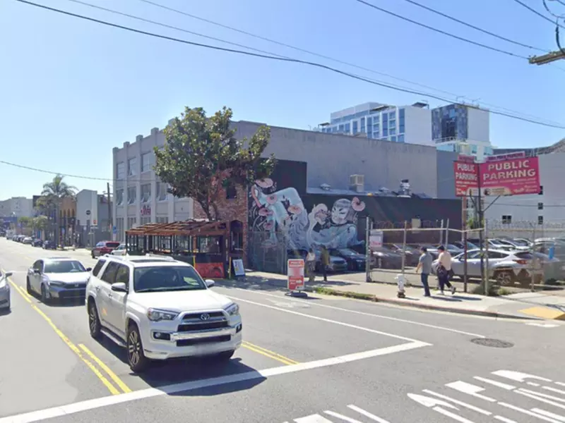 Parking at 424 Brannan St. Lot