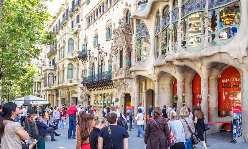 Image 7: Recorrido por Barcelona y Montserrat con entrada Evite las colas al...