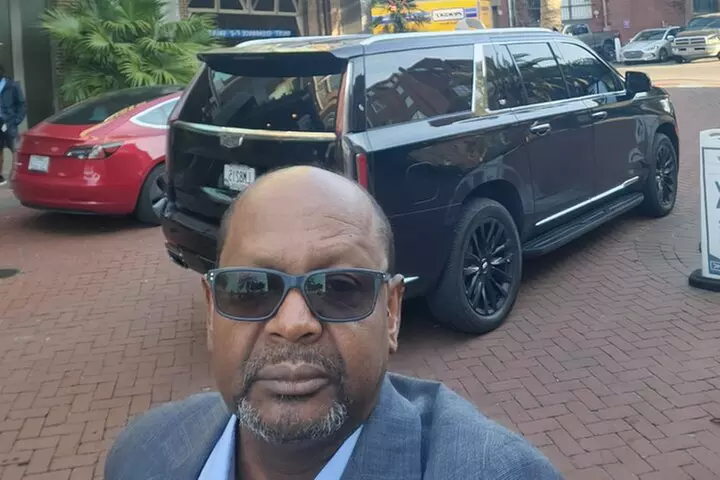 Black SUV Luxury limousines Transportation Services