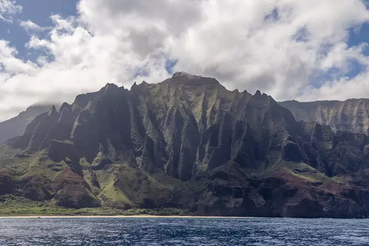 Deluxe Na Pali Morning Snorkel Tour on the Lucky Lady