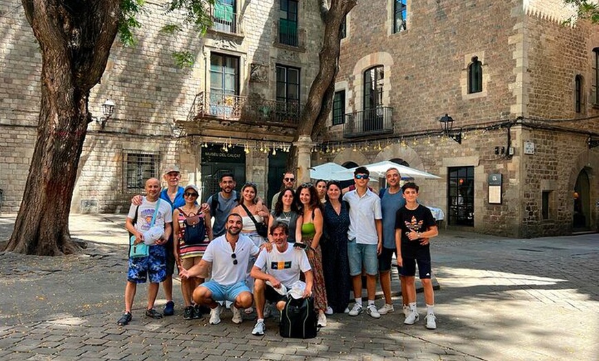Image 3: Barrios históricos de Barcelona El Raval, Gótico y Born