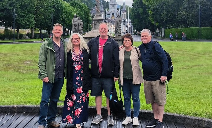 Image 2: Experimente Lourdes con un tour privado y un cómodo transporte