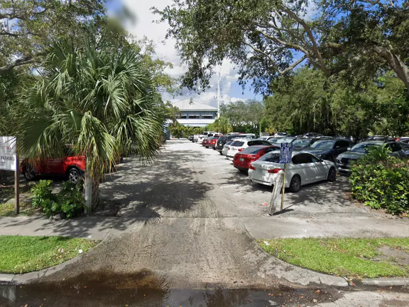 Parking at 398 SE. 15th Ave. Lot