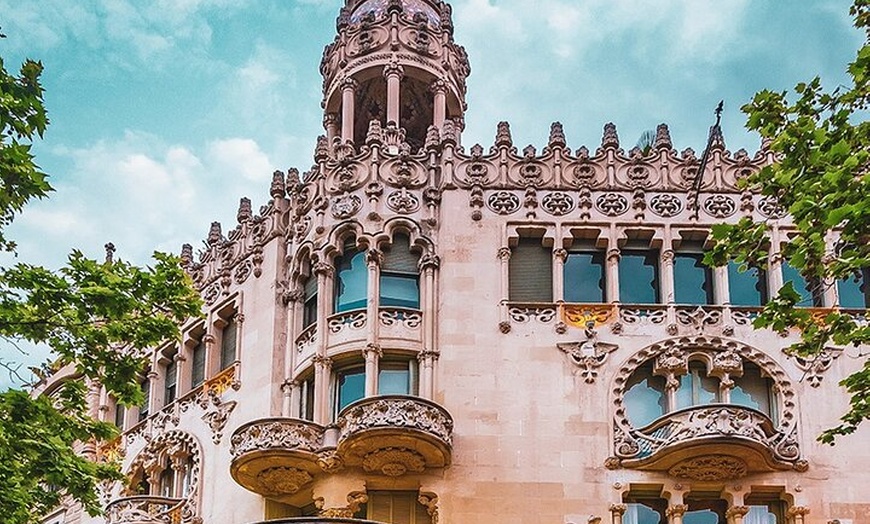 Image 21: Tour Privado por Barcelona Gaudí y Modernismo