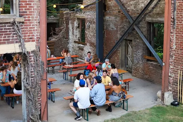 Brewery Hop-On Hop-Off Trolley Tour of Nashville