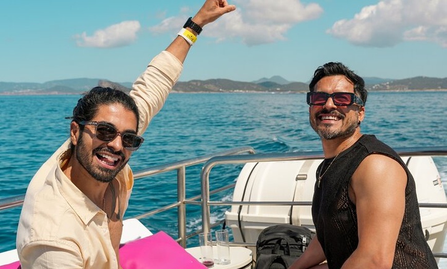 Image 8: Crucero de Ibiza a Formentera con snorkel, paella y barra libre