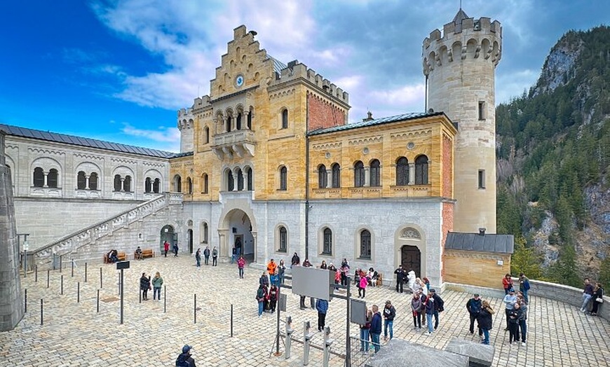 Image 3: Schloss Neuschwanstein Private Tour ab München
