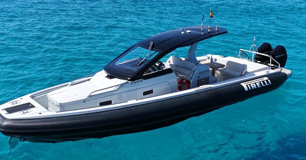 Alquiler privado de yate Pirelli 35 en Ibiza y Formentera