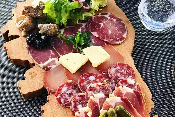 Visite culturelle et gastronomique à Bastia au départ du port de cr...