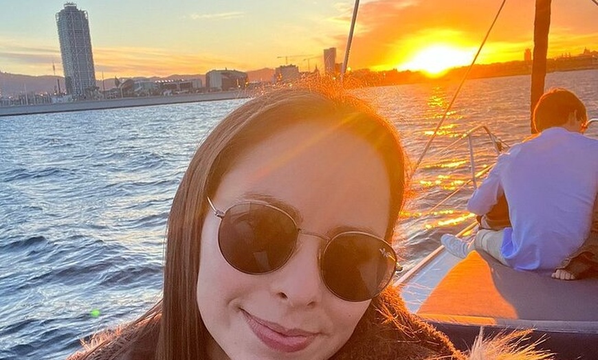 Image 4: Paseo en barco a la puesta de sol en grupo reducido