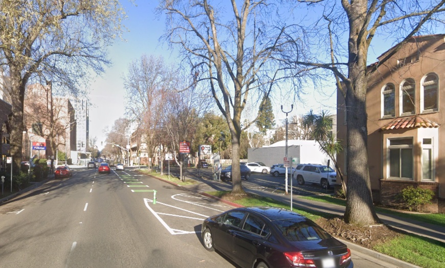 Image 2: Parking at Rad Lot