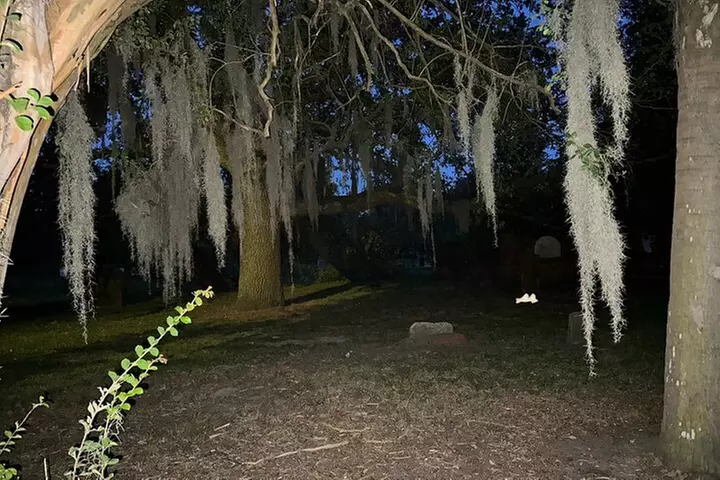 The Grave Tales Ghost Tour in Savannah