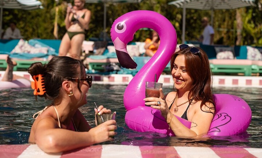 Image 15: Excursión a la piscina y discoteca de Ibiza, incluyendo O Beach y E...