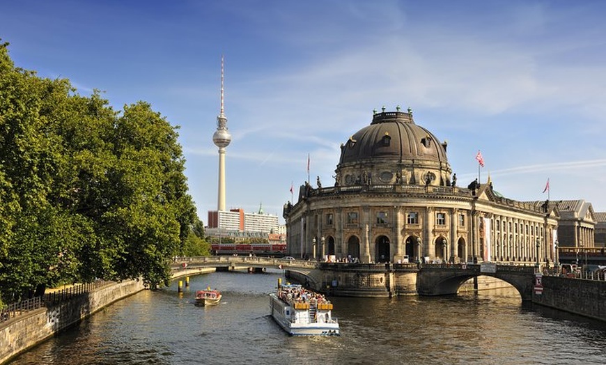 Image 10: Semi-Private Berlin Highlights Landausflug von Warnemünde und Rosto...