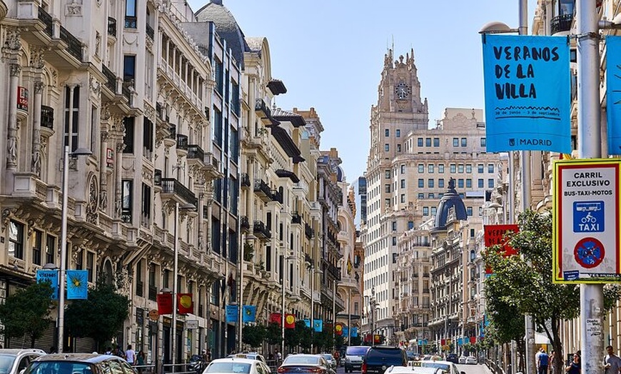 Image 5: Escape Tour Madrid - autoguiado citygame - encontrar la salida secr...