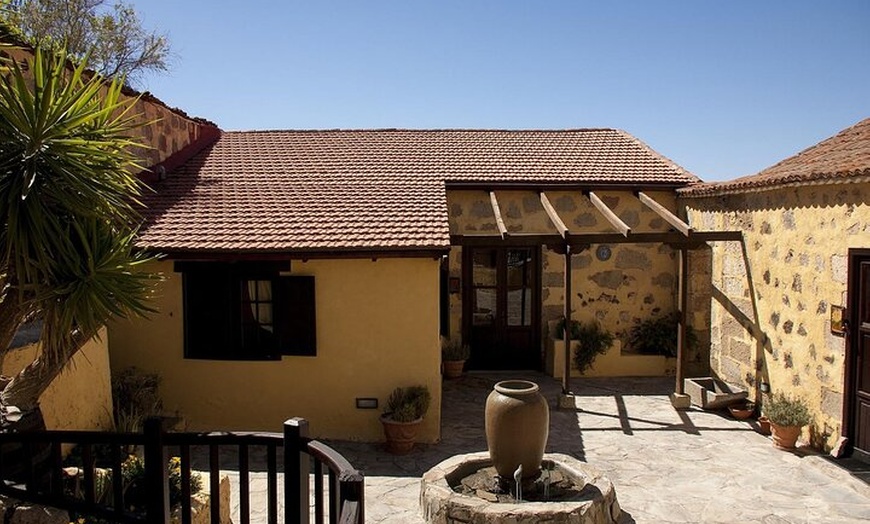 Image 11: Tenerife Beauty Party con productos galardonados